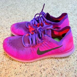 Nike flyknit tennis shoes